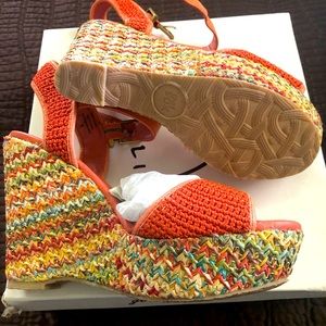 Beautiful coral color sandals by Sam